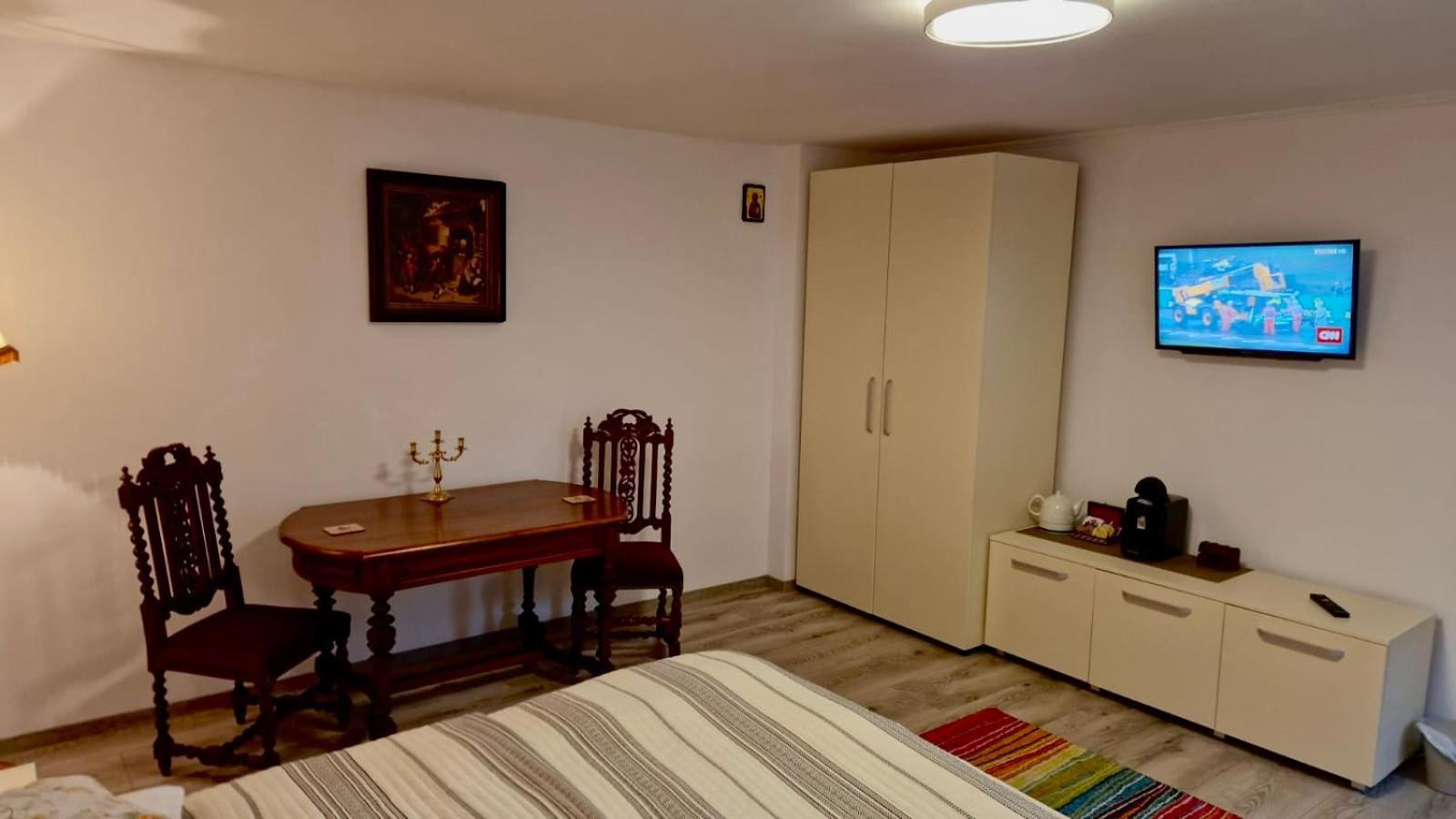 Отель Casa Teo Бузэу Экстерьер фото