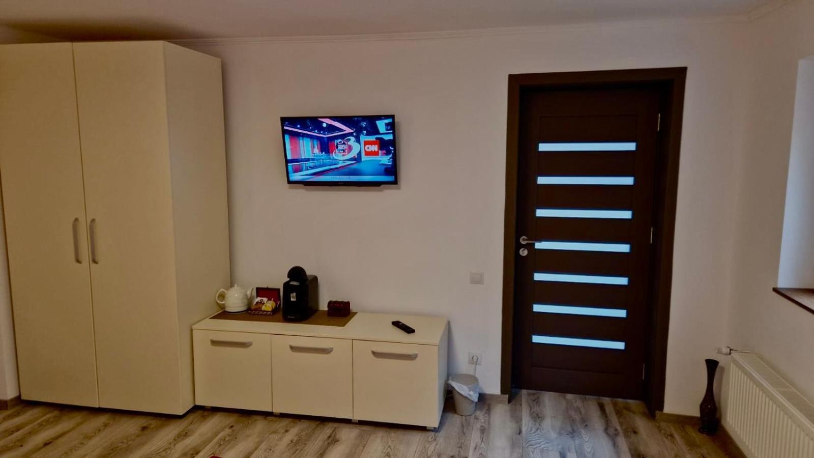 Отель Casa Teo Бузэу Экстерьер фото